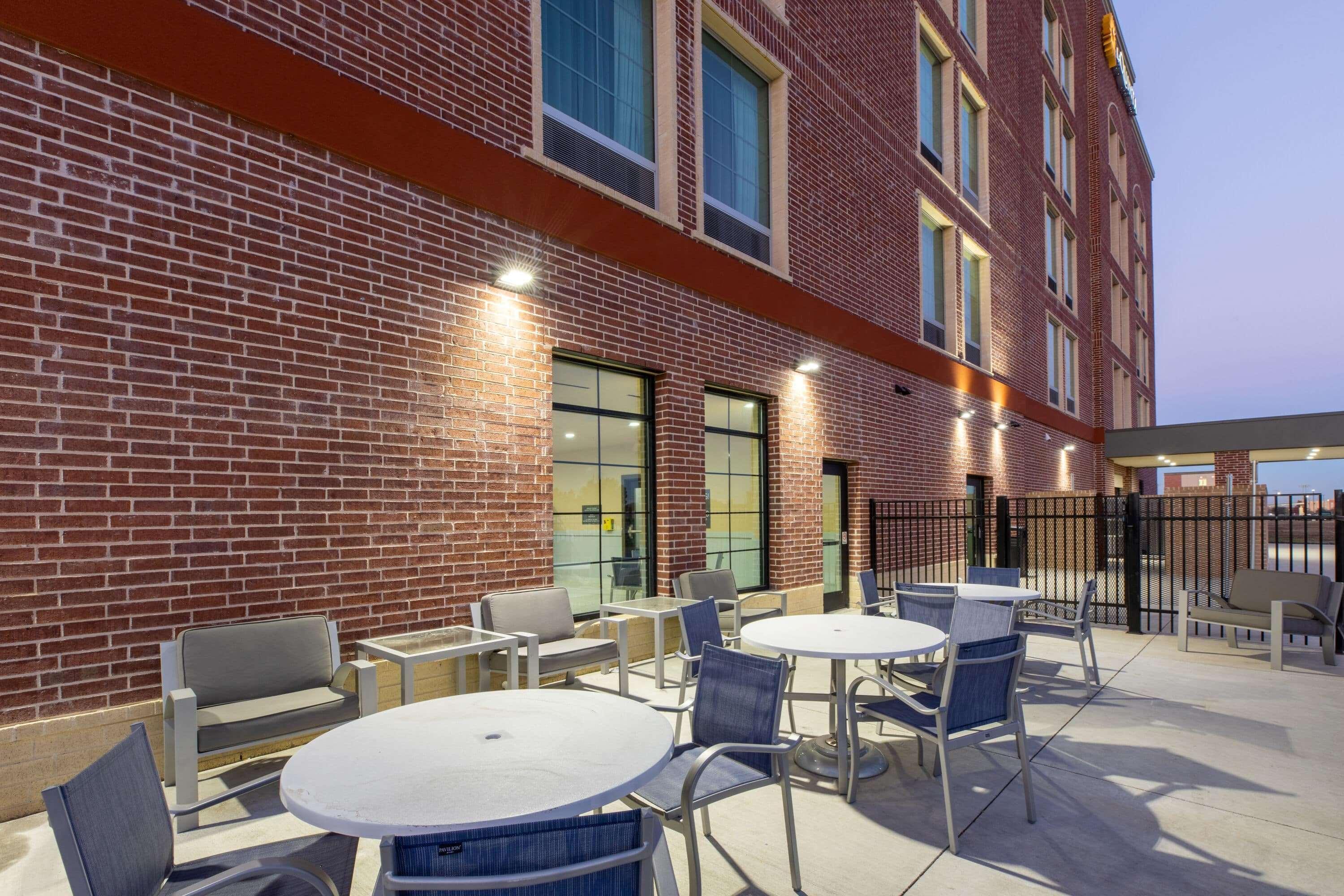 La Quinta Inn & Suites By Wyndham Dallas - Frisco Stadium Dış mekan fotoğraf