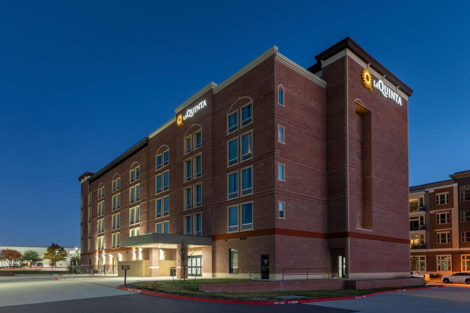 La Quinta Inn & Suites By Wyndham Dallas - Frisco Stadium Dış mekan fotoğraf